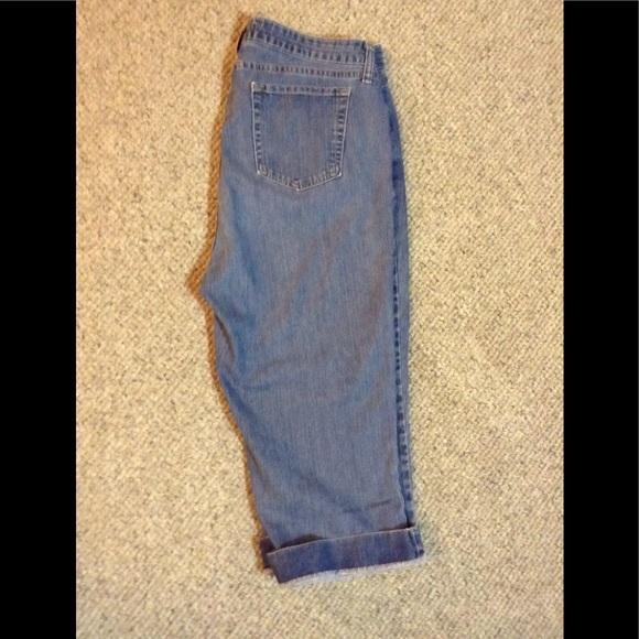 Instantly Slims You Capris - Picture 2 of 2